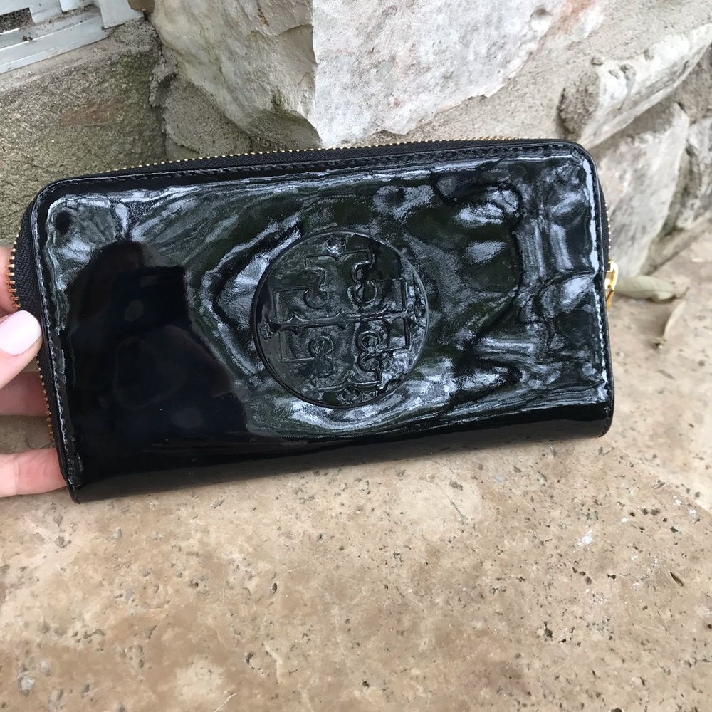 Tory Burch Patent leather zip wallet